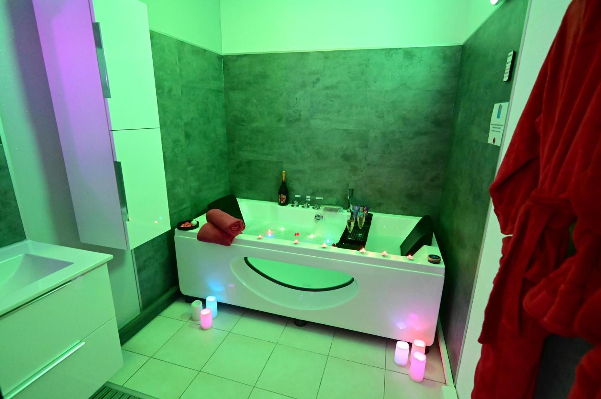 Love Room A Deux Pas De L'Ocean Avec Hammam, Sauna Et Bain A 2 :-) Biscarrosse Exterior foto